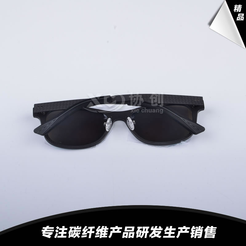 用碳纖維制作的眼鏡都有哪些好處呢？